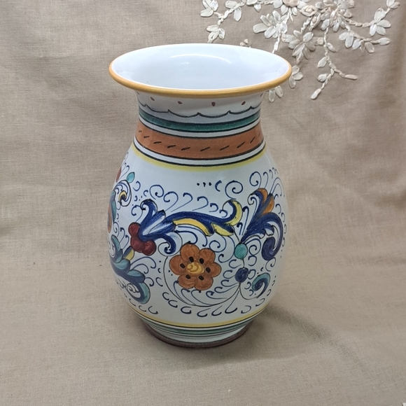 Deruta Handmade Vase - Picture 2 of 6